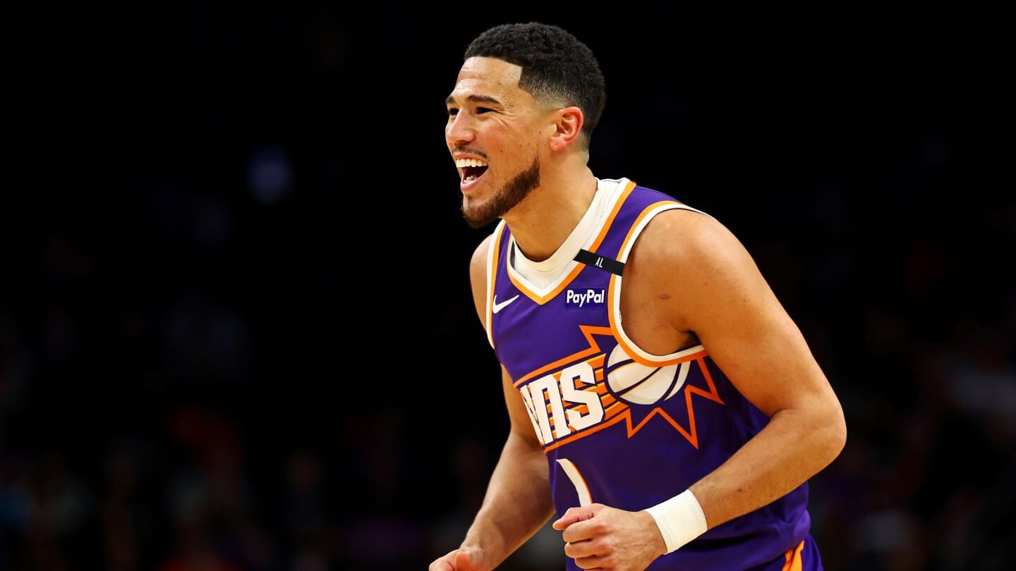 "Clutch or Chaos? Devin Booker's Buzzer-Beater Propels Suns to Stunning Victory Over Bucks!"