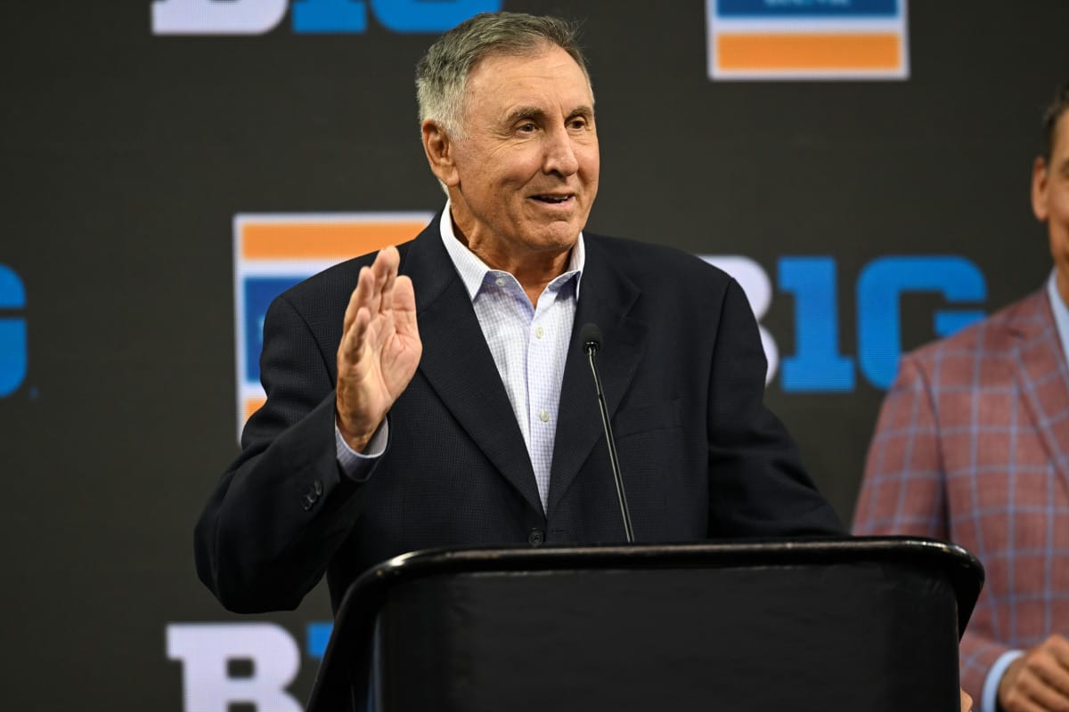 "Gary Danielson Hangs Up His Microphone: What His Shocking Retirement Means for the Future of Football Commentary"