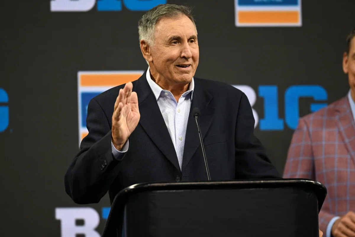"Gary Danielson Hangs Up His Microphone: What His Shocking Retirement Means for the Future of Football Commentary"