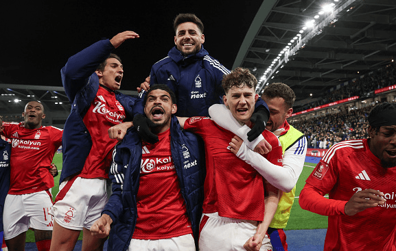 "Unleash Your Inner Pundit: 6/1 Premier League Bet Builder Tips for Nottingham Forest vs Manchester United That Could Change Your Game!"