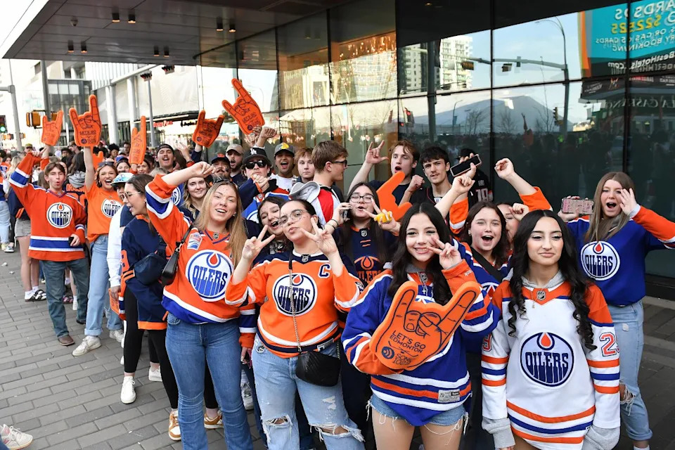 Can the Kings Silence Edmonton&apos;s Roaring Crowd in Pivotal Game 4 Showdown?