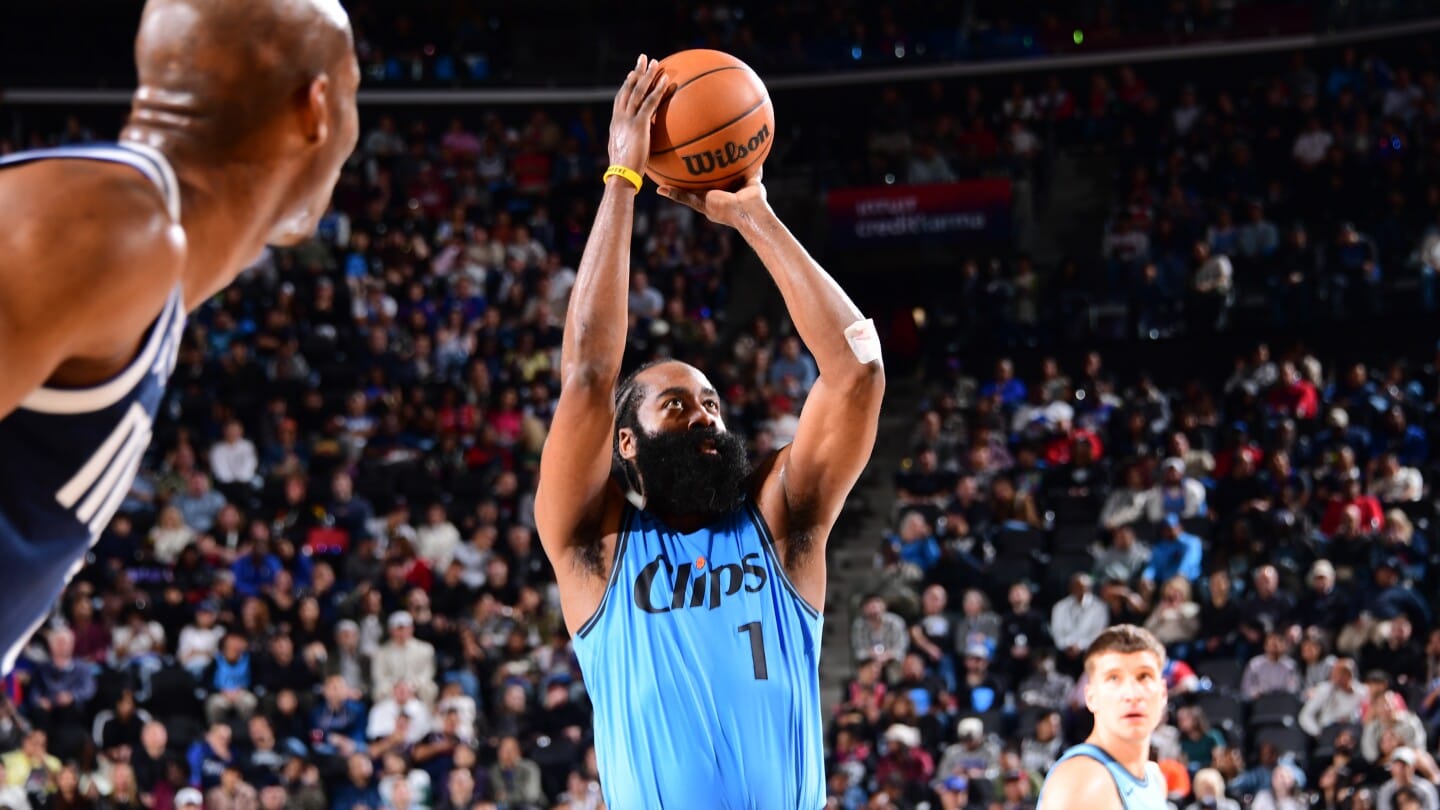 "Clash of Titans: Can the Spurs Outmaneuver the Clippers in a High-Stakes Showdown?"