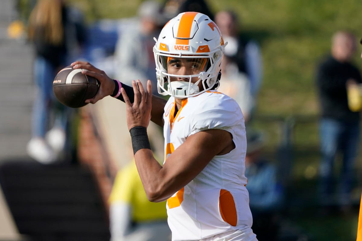 &apos;College GameDay&apos; Host Throws Shade at Rising Star Nico Iamaleava