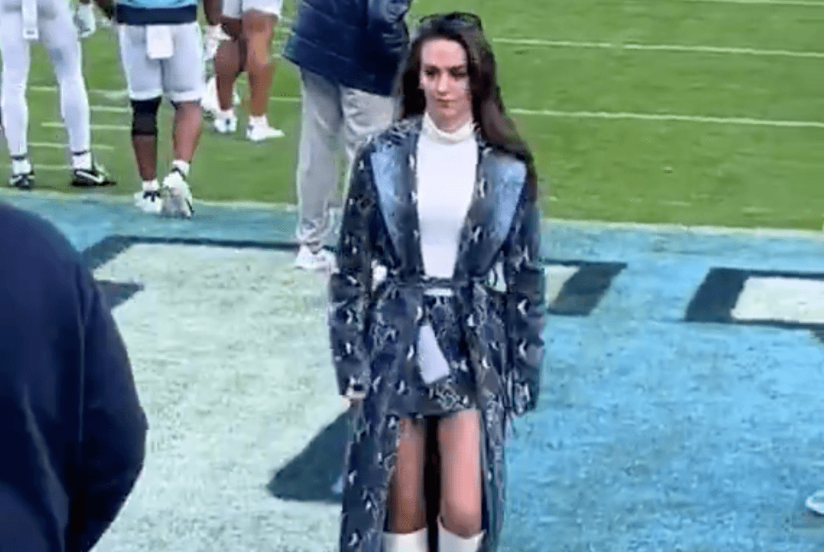 "Controversy Unfolds: Bill Belichick's Girlfriend Sparks Debate with Her Shocking Behavior at UNC Spring Game!"