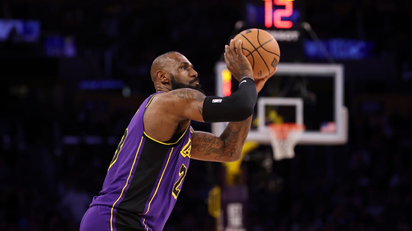"Decisive Moments and Key Players: What the Lakers' Narrow Victory Over the Rockets Reveals About Their Championship Aspirations"
