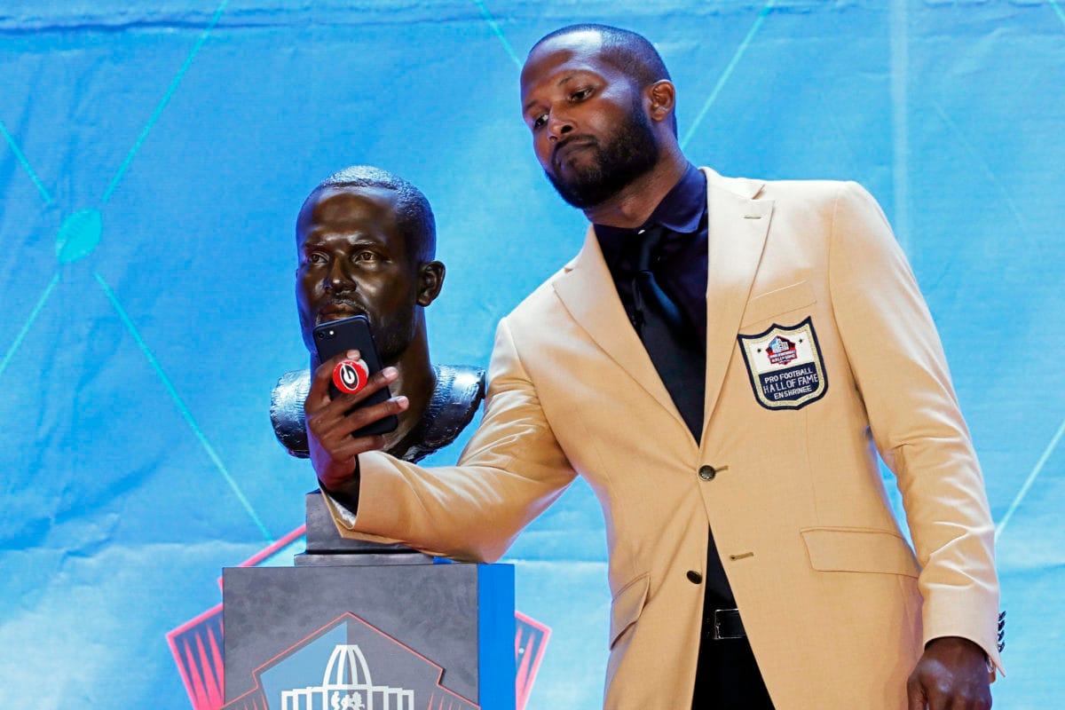 "Deion Sanders Makes Bold Move: Offers Scholarship to the Heir of an NFL Icon!"