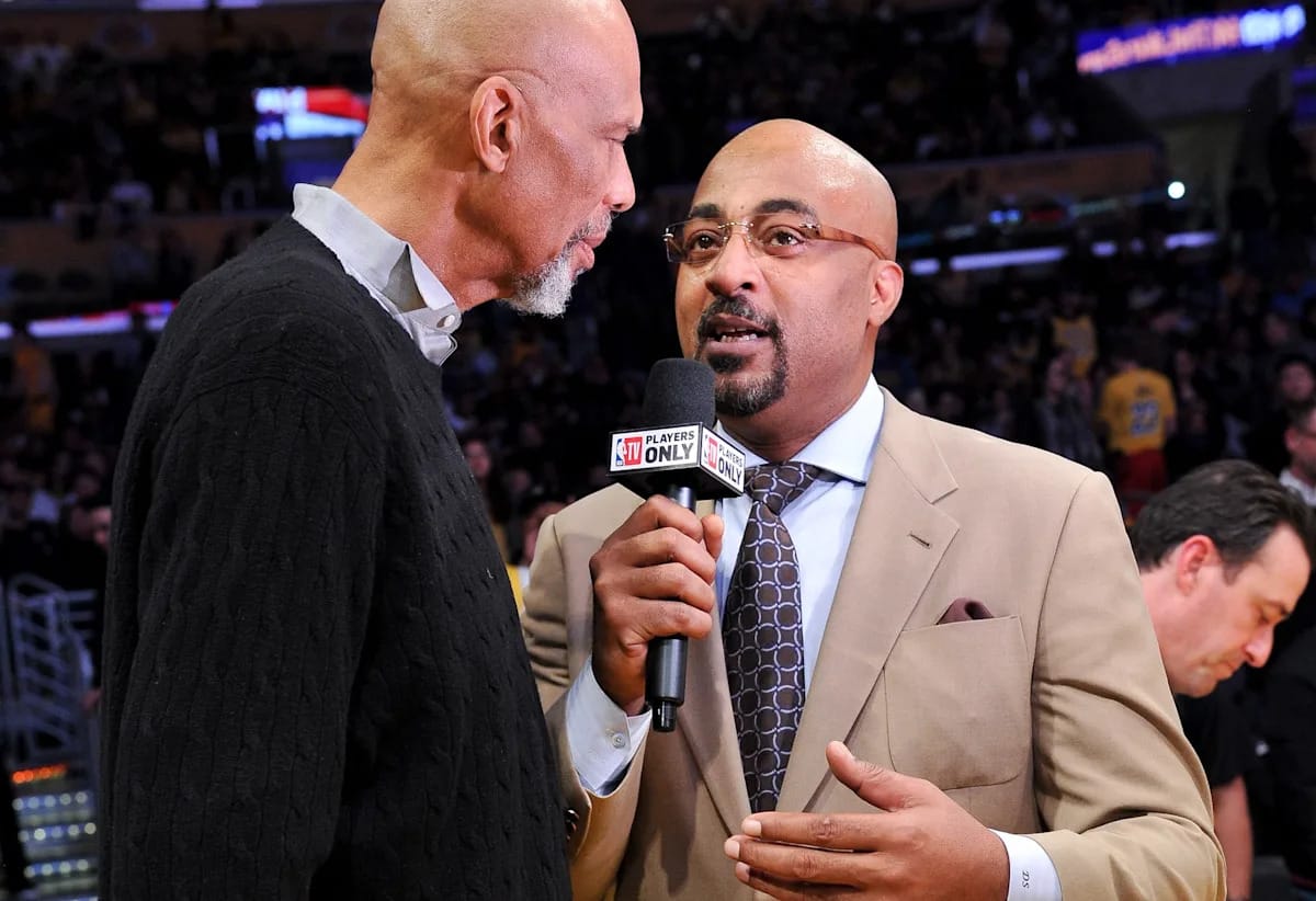 Dennis Scott Saves the Day: Unexpected Play-by-Play Heroics During TNT&apos;s NBA Playoff Broadcast Glitch
