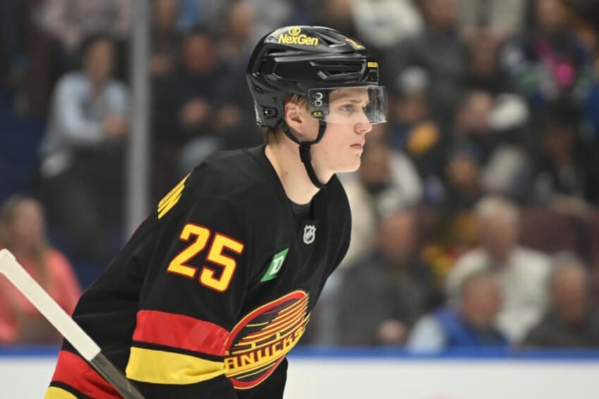 "Elias Pettersson&apos;s Future: Canucks&apos; Intriguing Contract Strategy Unveiled"