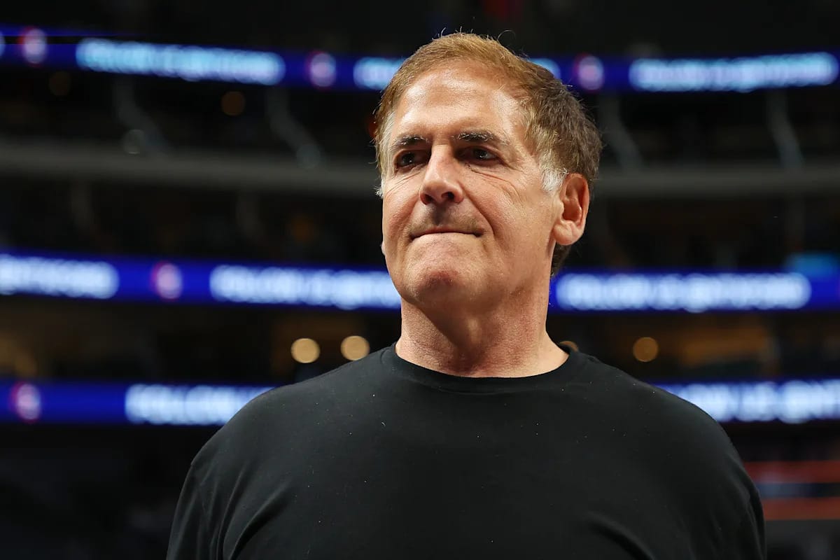 "Emotions Run High: Mark Cuban's Reaction to Mavericks Fans' Fiery Call for Change Amid Luka Dončić's Return"