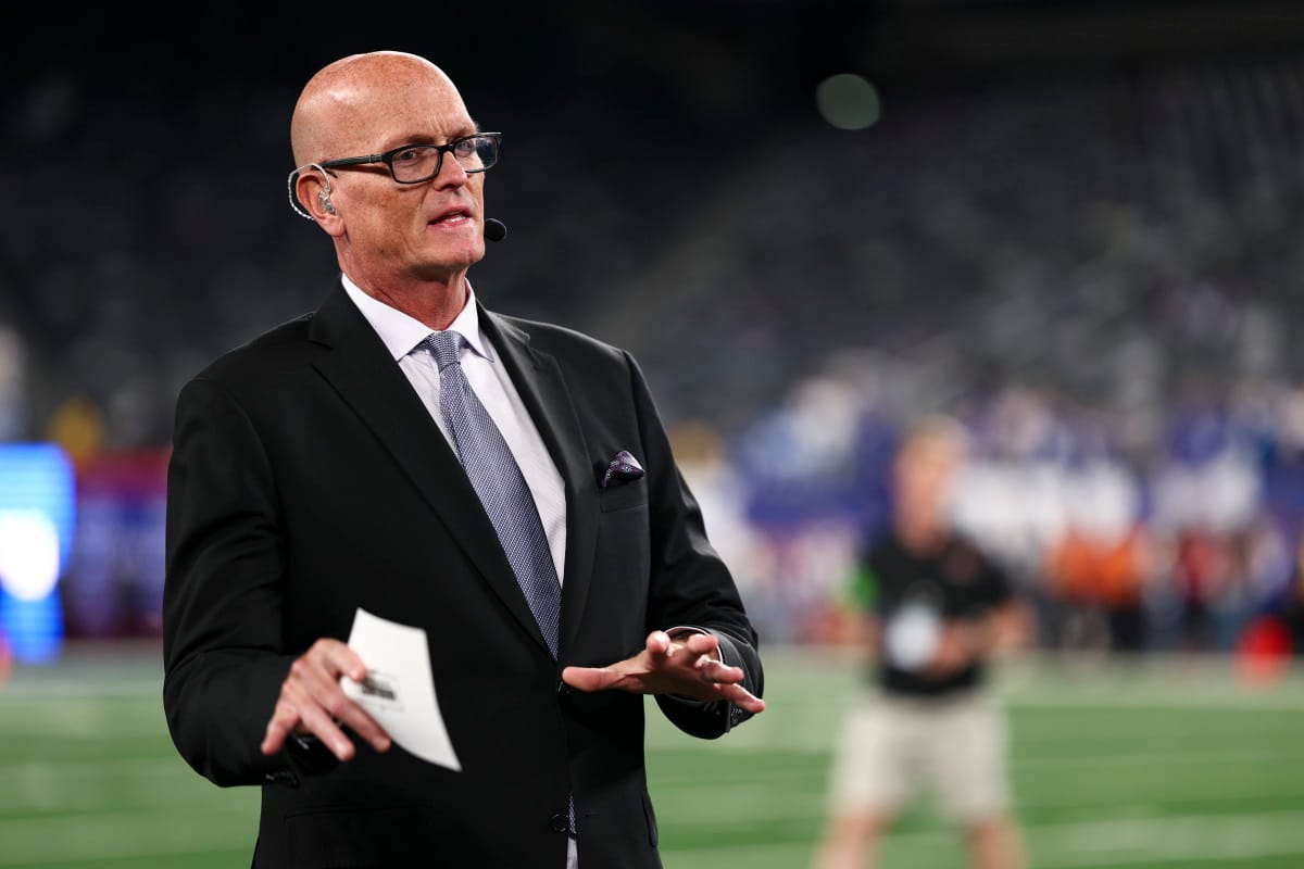 ESPN Legend Scott Van Pelt&apos;s Heartfelt Tribute to Lee Corso Leaves No Dry Eyes in the Studio