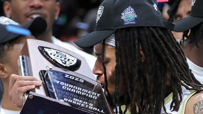 "Ex-Akron Star Nate Johnson Makes Shock Move to Kansas State: What's Behind the Transfer?"