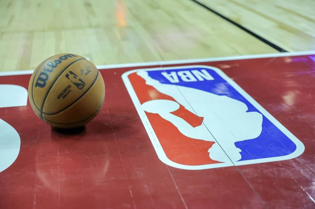 Ex-NBA Star Shocks League: Labels Iconic Team&apos;s Supporters &apos;Front-Runners&apos;, Sparks Fan Frenzy