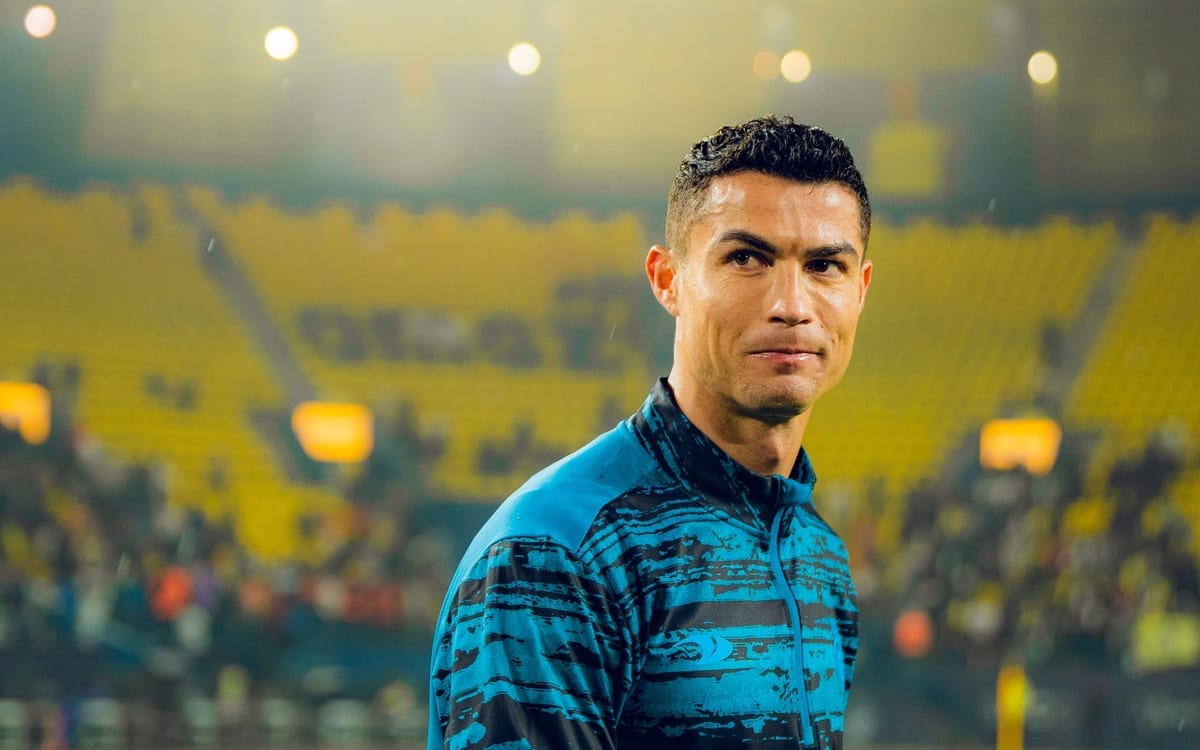 "Football's Hidden Hero: The Scout Who Uncovered Ronaldo and Figo Leaves Behind a Legacy of Stardom"