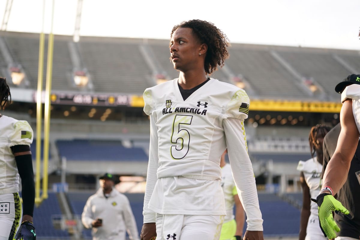 "Georgia Transfer QB Jaden Rashada's Next Move: Is a College Powerhouse Poised to Make a Game-Changing Offer?"