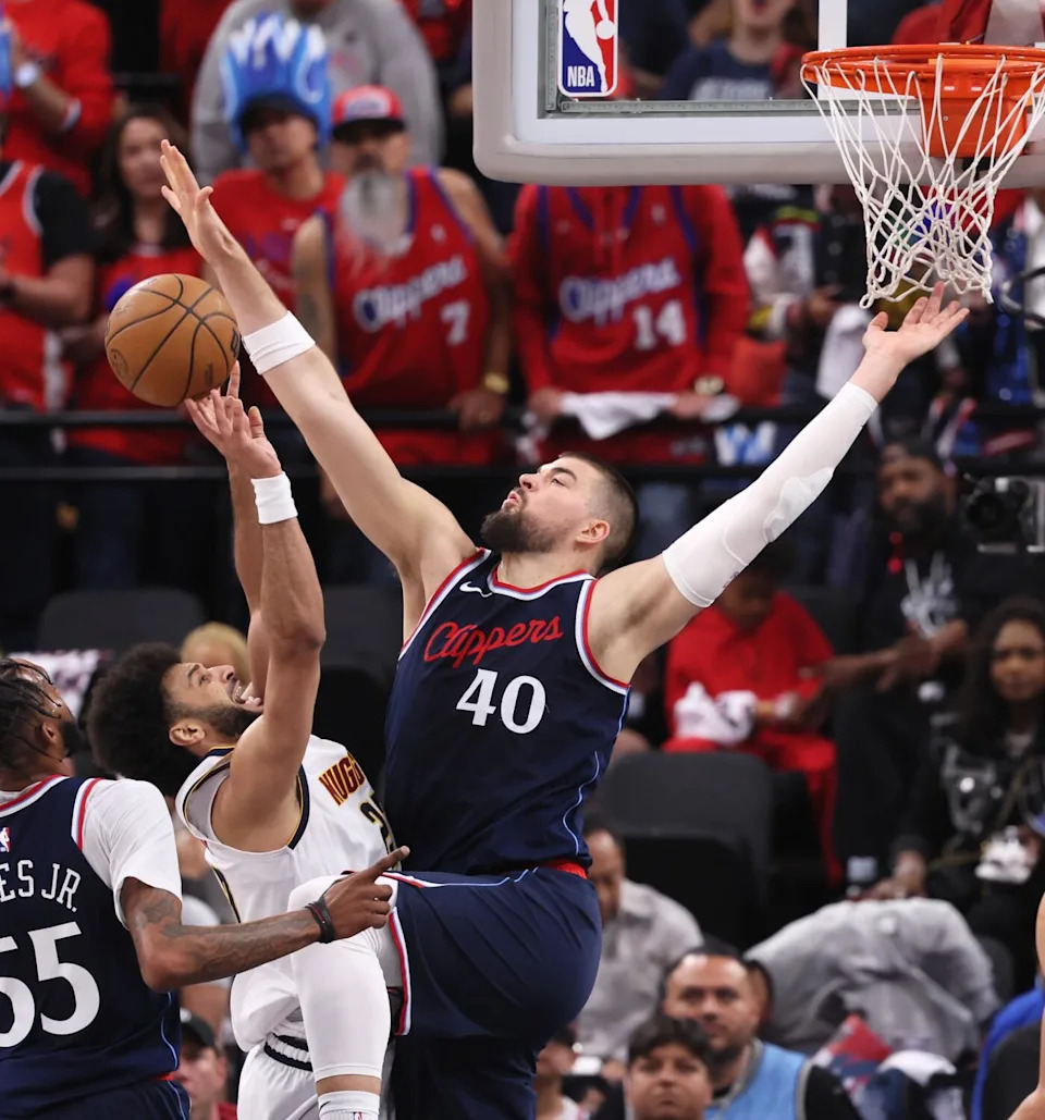 "Heart-Stopping Finish: Nuggets Snatch Victory from Clippers with Last-Second Dunk Drama!"