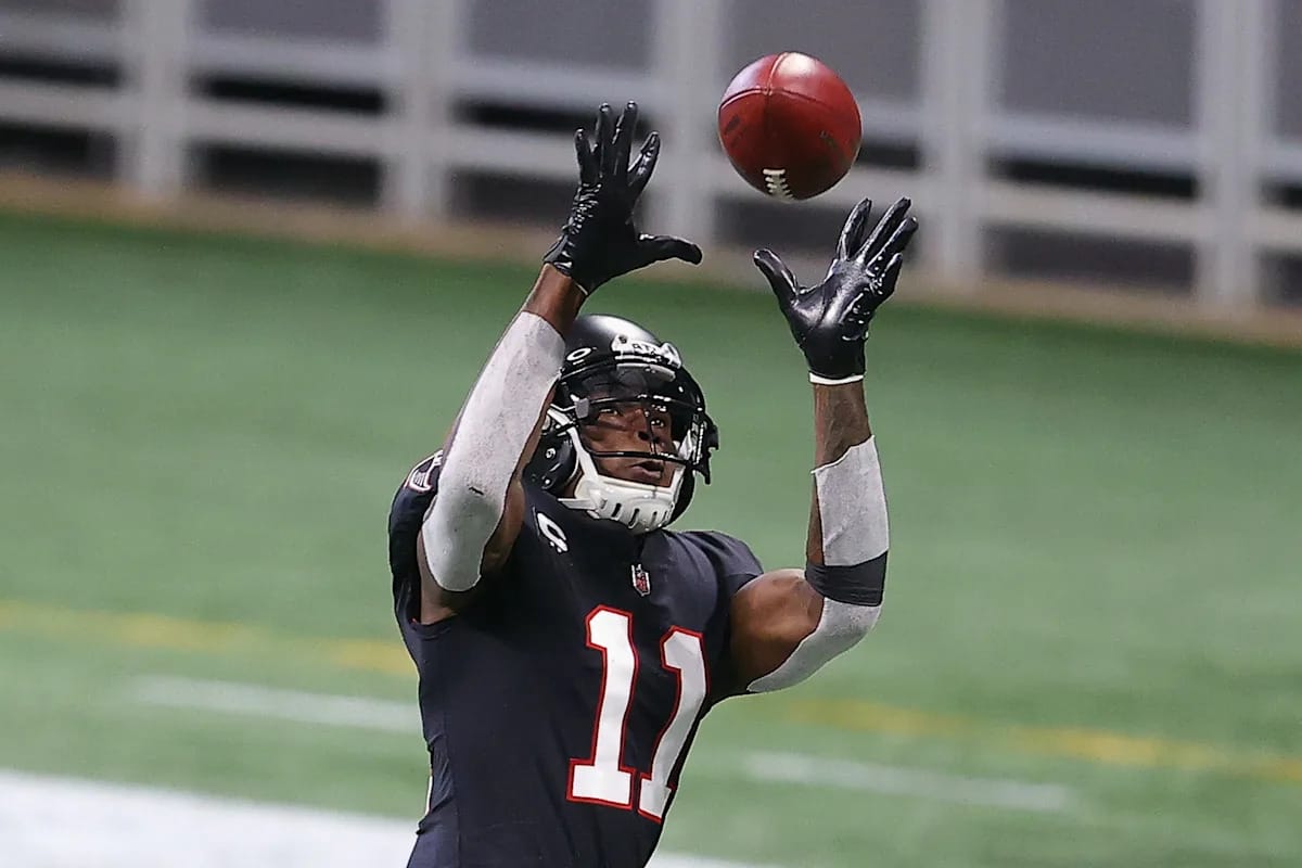 "Julio Jones Hangs Up His Cleats: The Untold Story Behind the Pro Bowl Legend's Surprise Retirement After 13 NFL Seasons"
