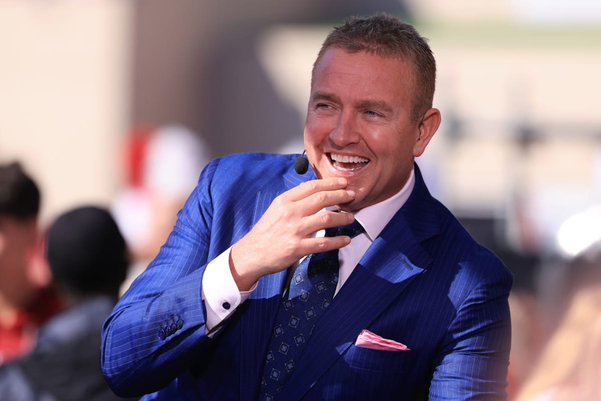 Kirk Herbstreit&apos;s Peculiar Attire Scores Big Views at Michigan&apos;s Spring Game