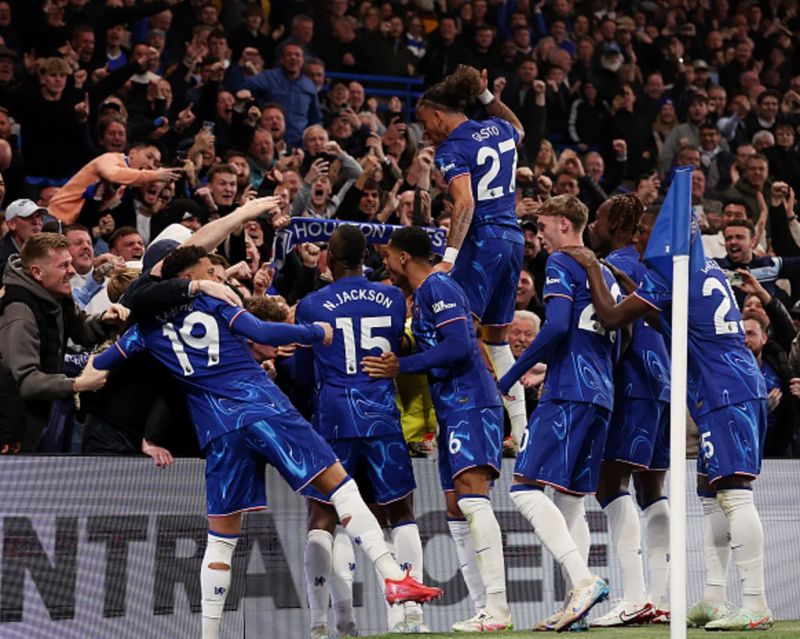 "Last-Minute Drama: How Chelsea's Bold Tactics Turned the Tide in a Fiery Derby Clash Against Tottenham"