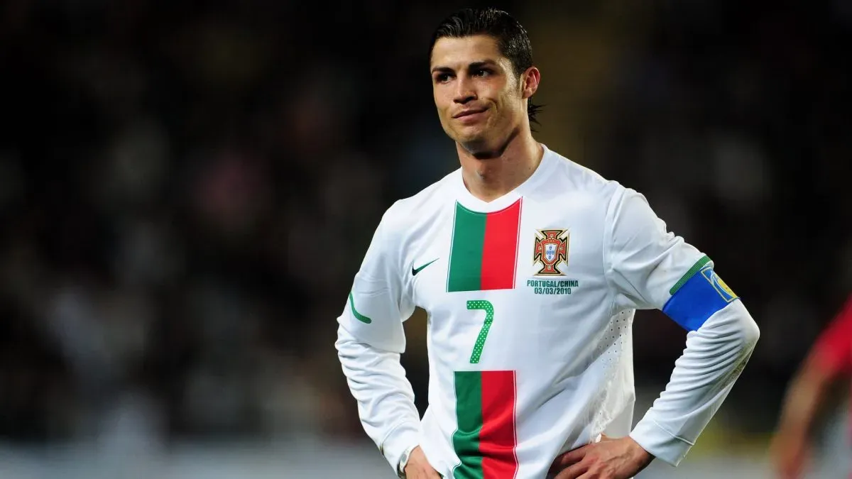 "Leaked Mexico 2026 World Cup Kit: Is Santiago Gimenez Set to Spark a Style Rivalry with Cristiano Ronaldo?"