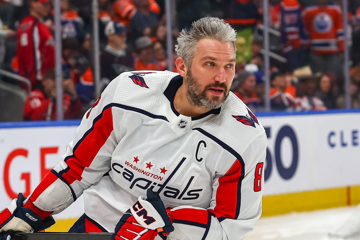 "Legends Unite: Gretzky and Bettman Set to Witness Ovechkin's Historic Quest for NHL Glory!"