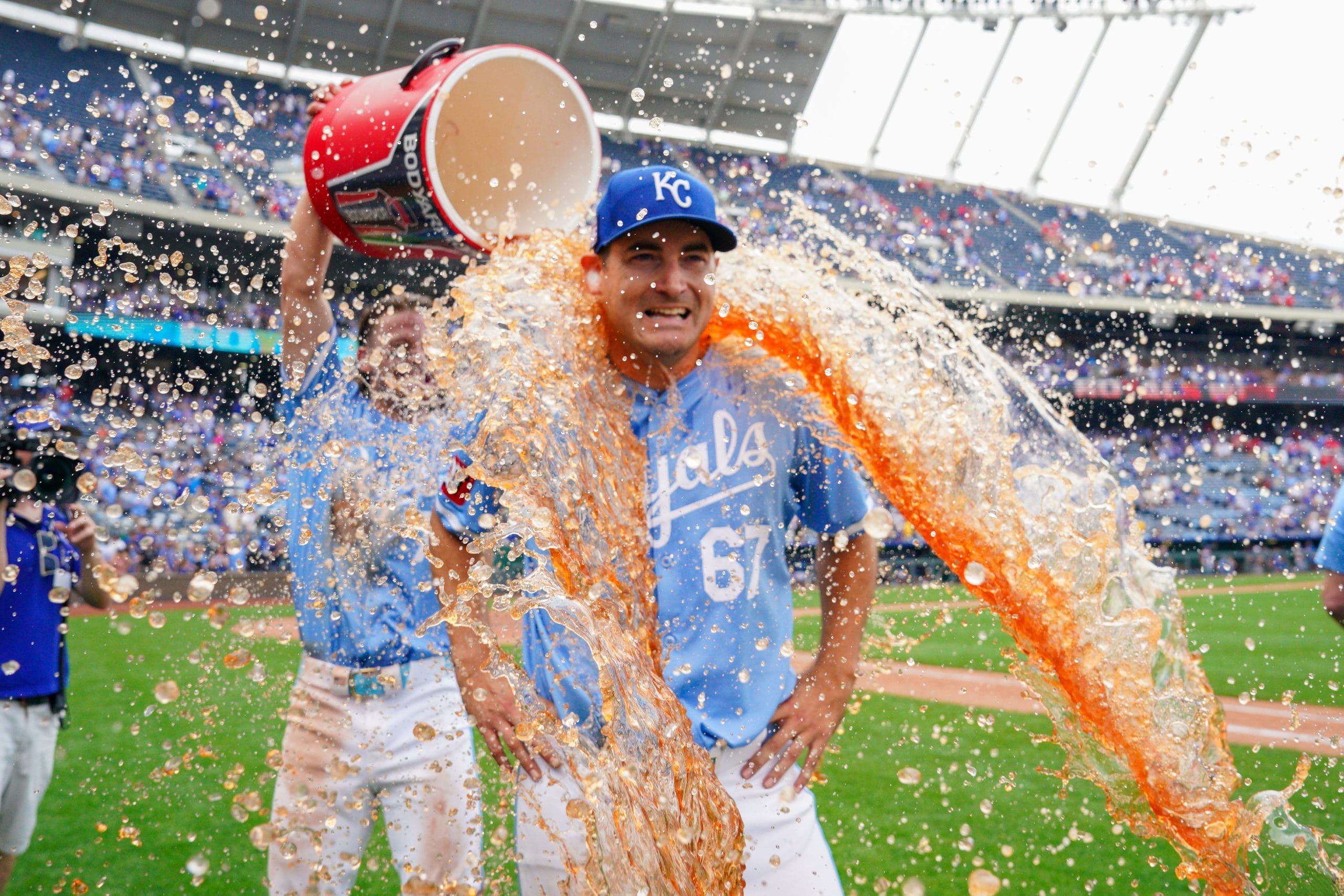 "Lugo's Pitching Magic: Will Royals Vanquish the Tigers Tonight?"