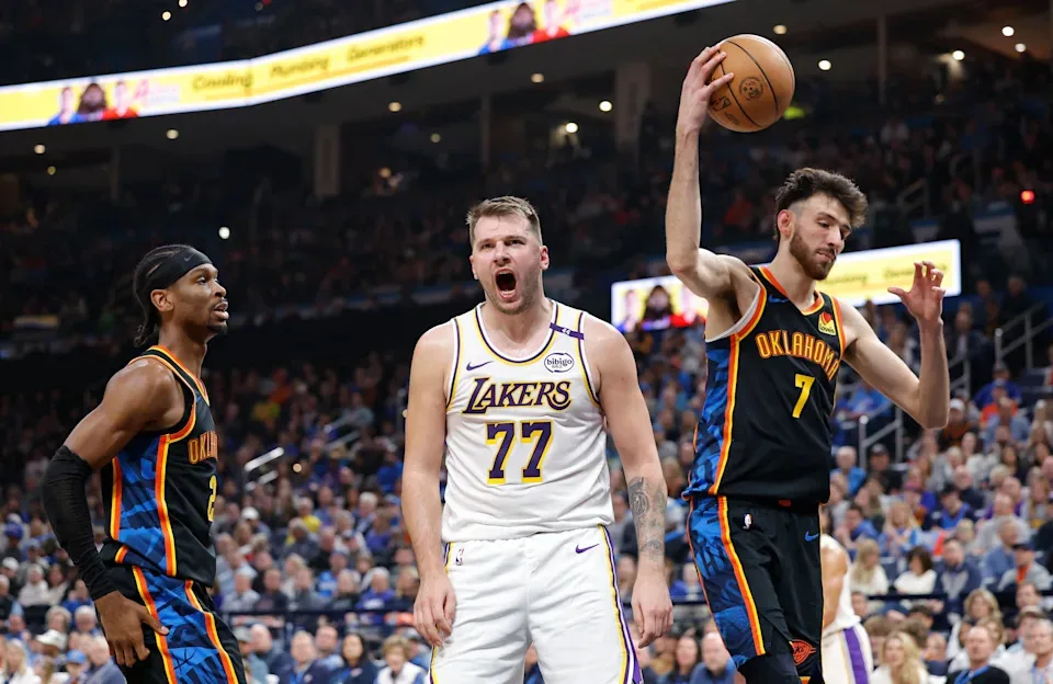 "Luka Dončić Shatters Expectations: How His Explosive First Half Led the Lakers to a Stunning 126-99 Victory Over the Thunder!"