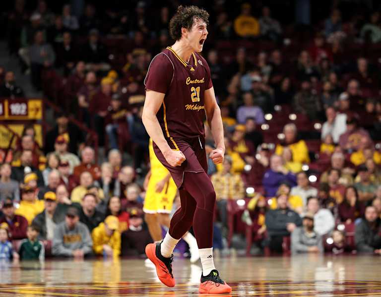 "Nebraska Fortifies Roster: What Can Central Michigan Transfer Ugnius Jarusevicius Bring to the Cornhuskers?"