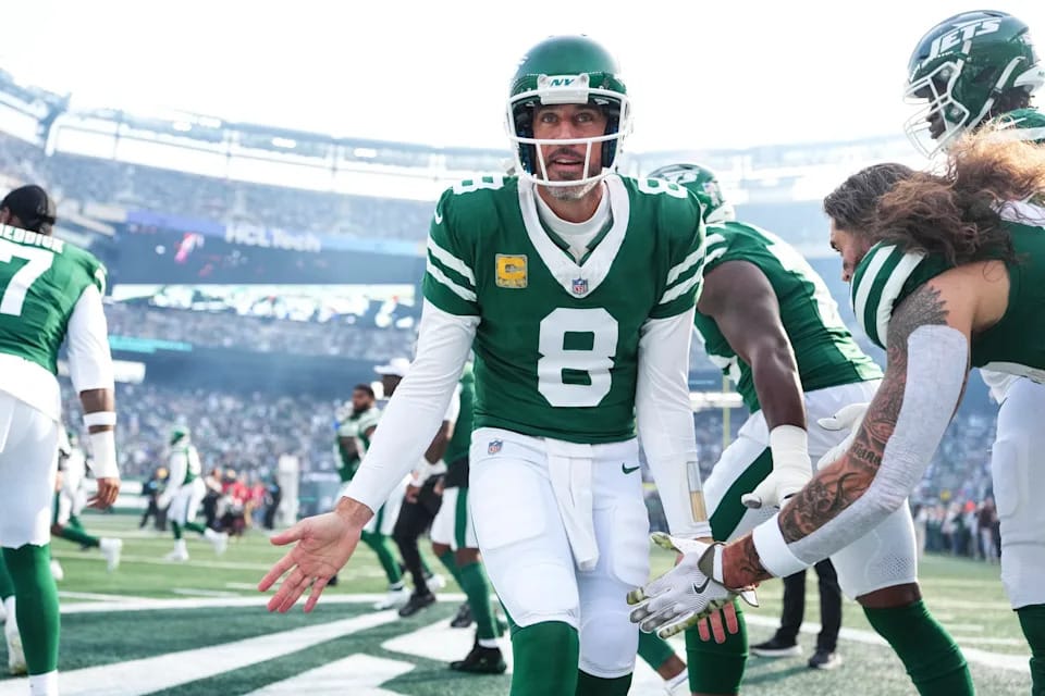 Pittsburgh&apos;s QB Dilemma: Time to Draft or Risk Missing Out on the Next Franchise Star?