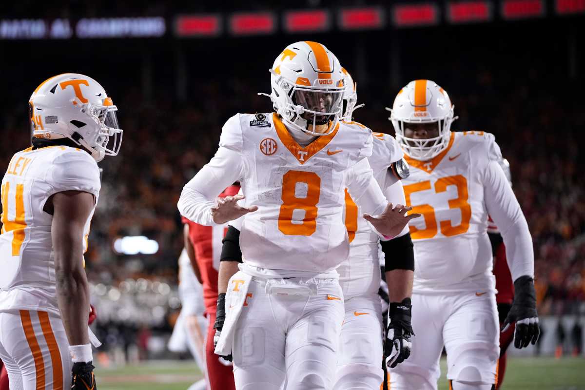 "QB Swap Spectacle: Tennessee and UCLA Execute First-Ever College Football Quarterback Trade!"