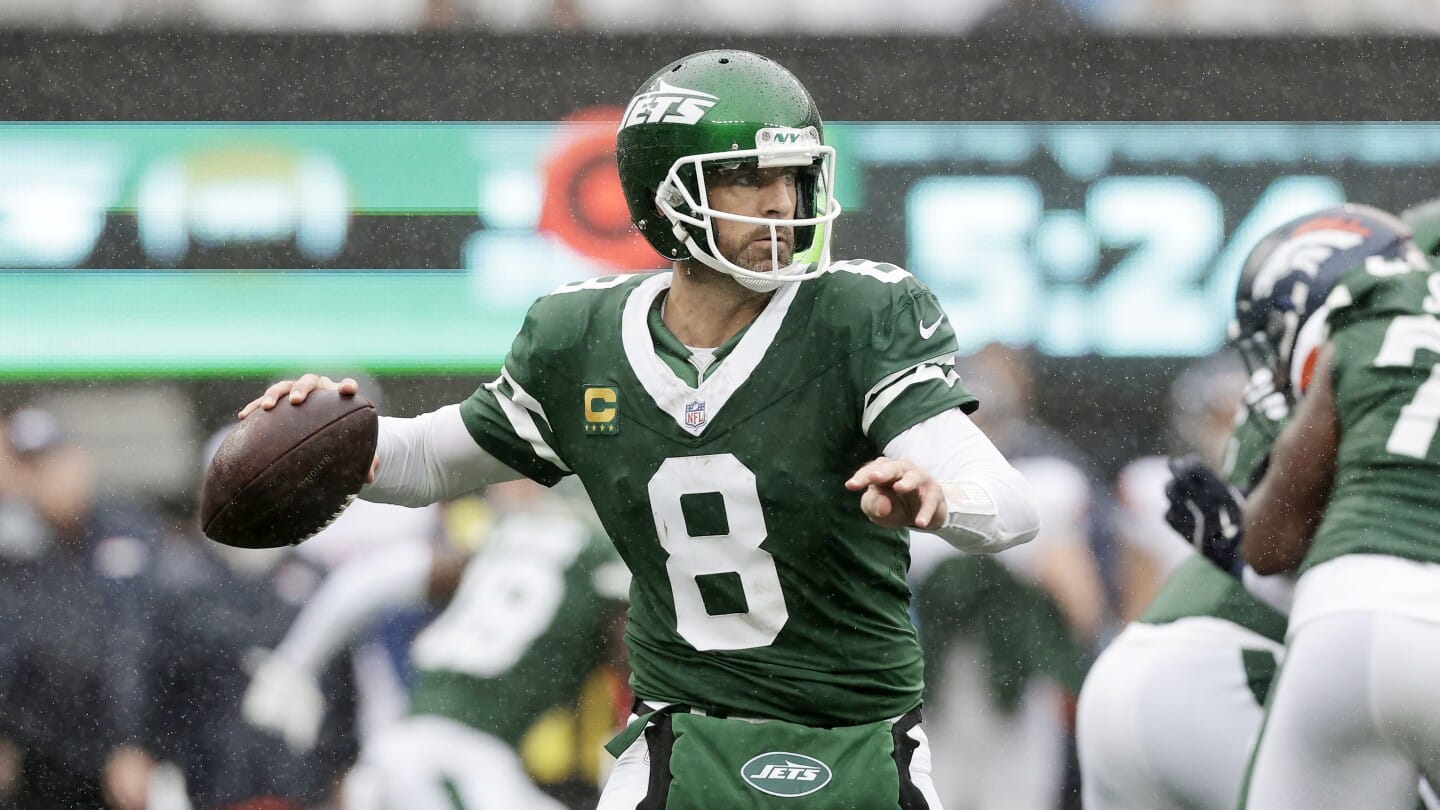 Steelers Nation Unfazed by Rodgers&apos; Latest Banter: What&apos;s Behind the Silence?