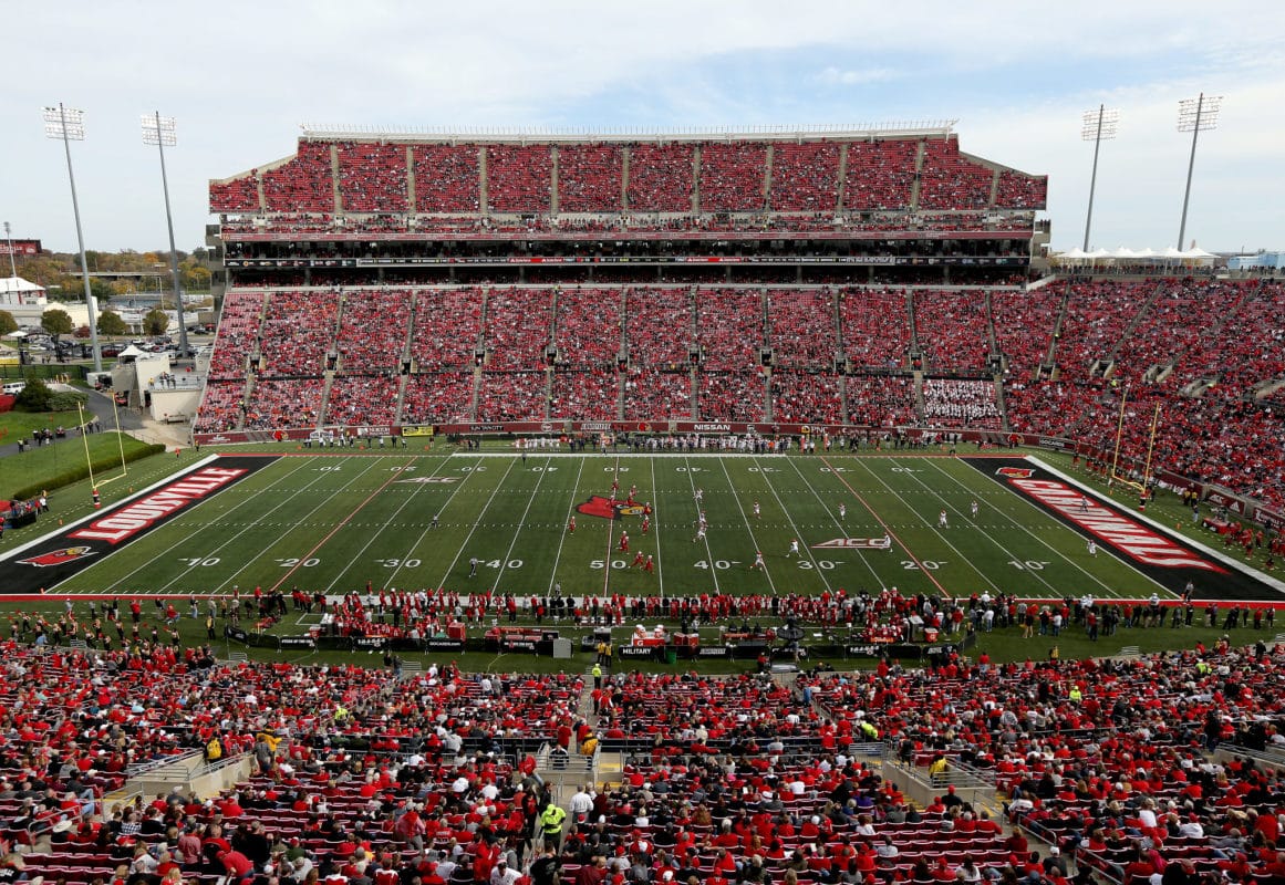 "Tragic Loss: The Untold Story Behind the 27-Year-Old Former Star Who Captivated College Football Fans"