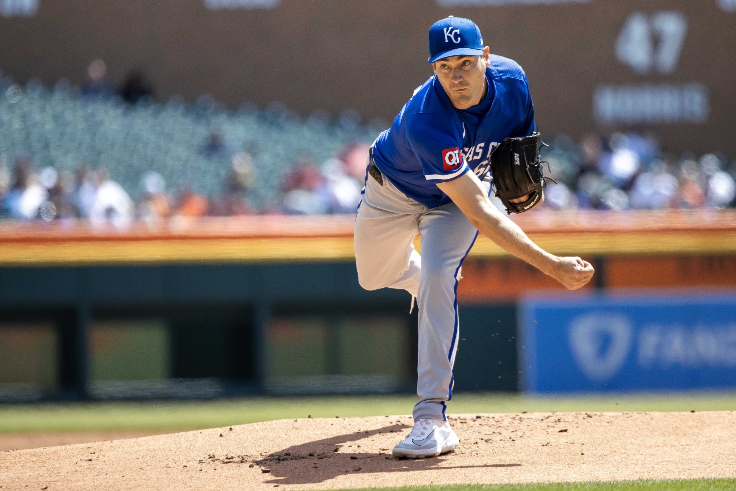 "Underdog Lugo Claims Victory: How He Outshone Kremer in a Thrilling Royals Showdown!"