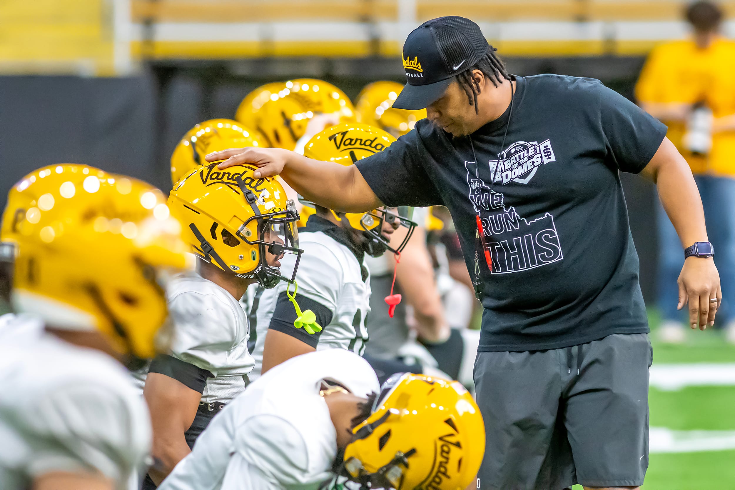"Unlikely Heroes Emerge as Defense Dominates in UI's Spring Scrimmage Showcase!"