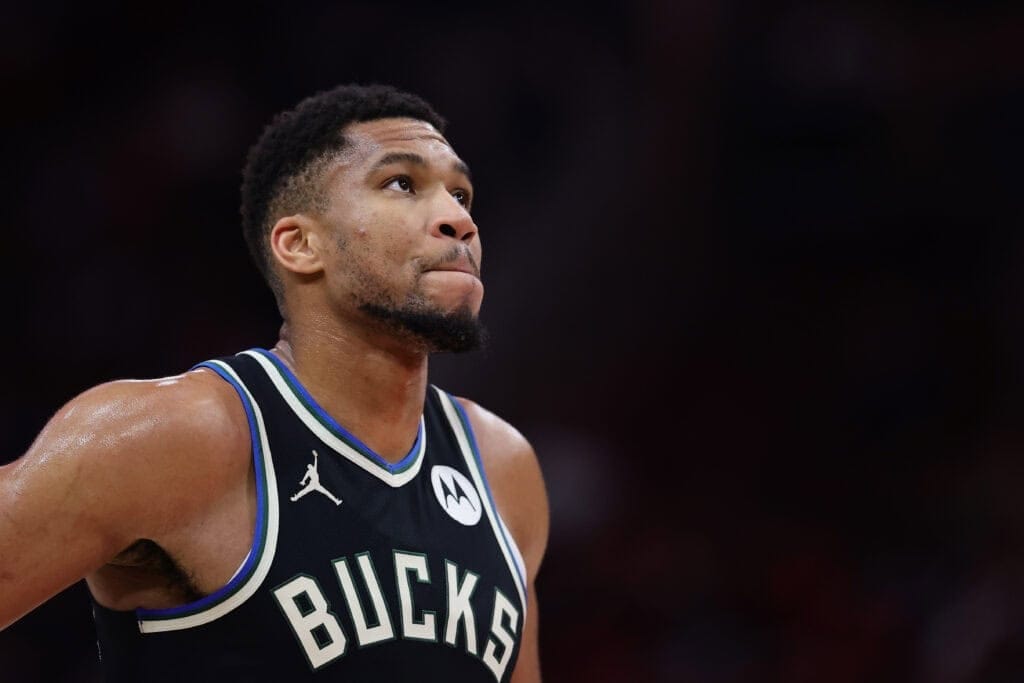"Unstoppable Force: How Giannis Antetokounmpo Shattered NBA Records in Just 48 Hours!"