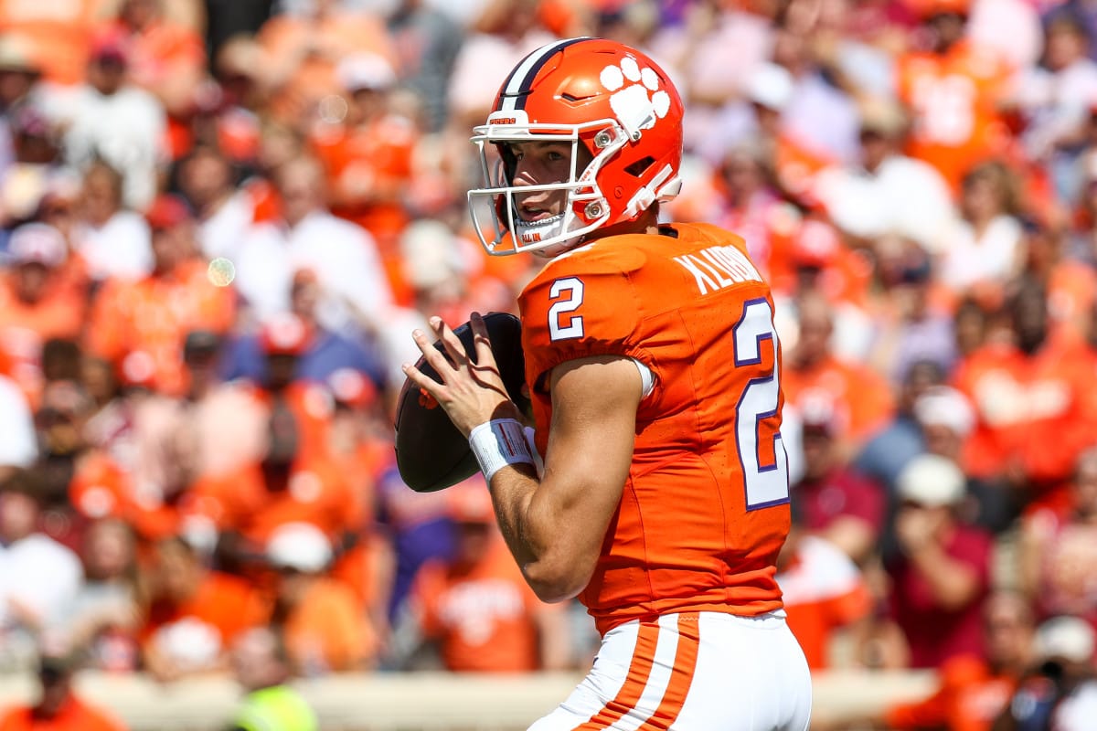 "Who Reigns Supreme? Uncover the Top 10 Quarterbacks of 2025 as Fans Ignite a Fiery Debate!"