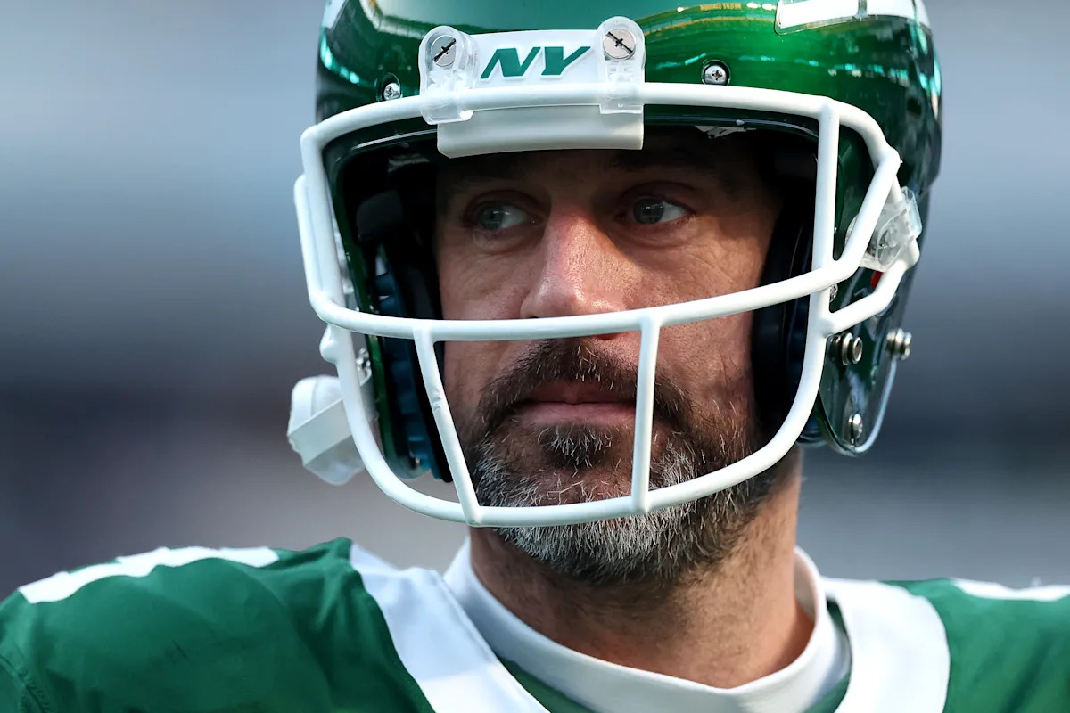 Aaron Rodgers’ Cryptic Message Sparks Wild Speculation About Steelers Future—What’s Really Going On?
