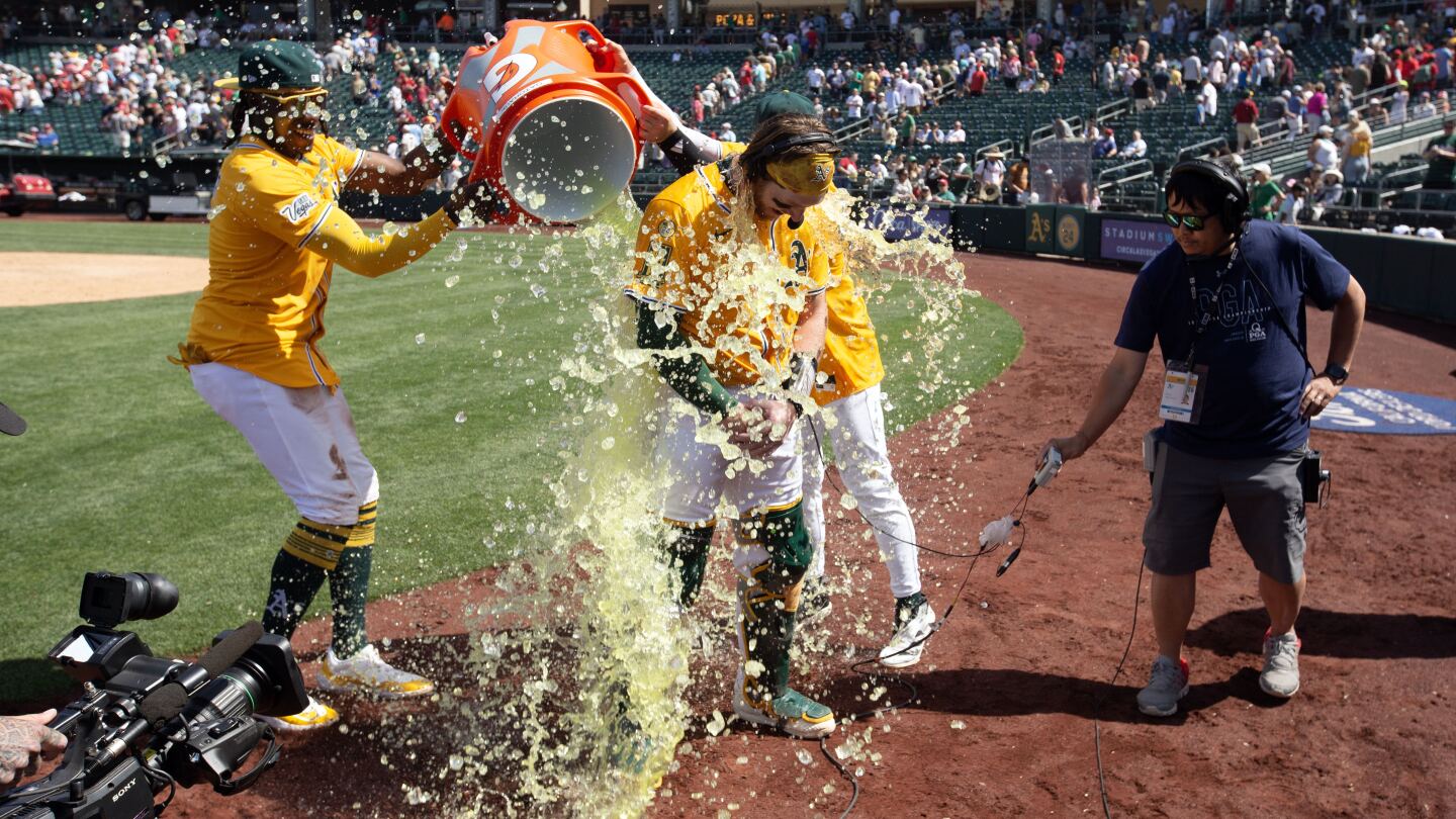 At 28, MacIver’s Unbelievable Debut: Game-Winning Hit and Last-Second Throw Shake the Big Leagues