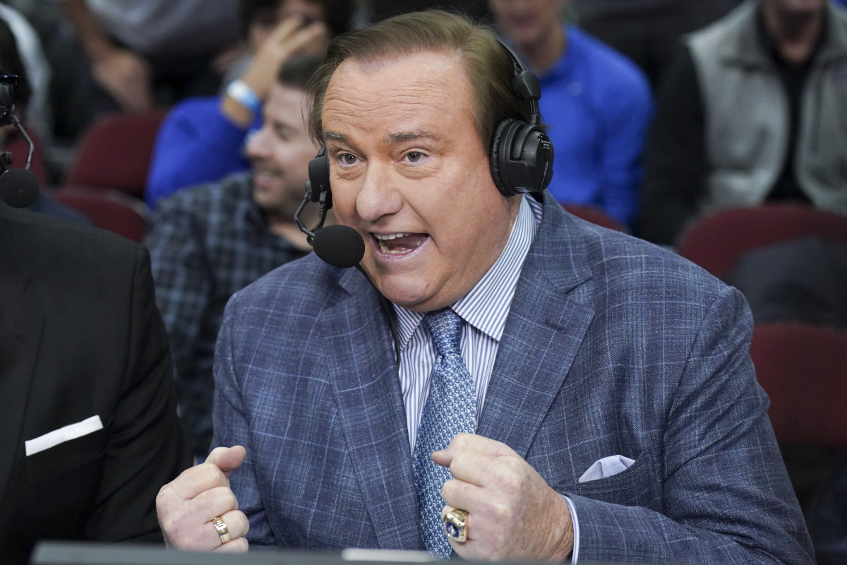 College Football Announcer’s Sudden Exit from Social Media Sparks Intense Speculation