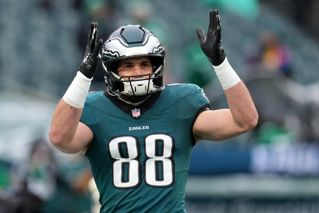 Eagles Shock Fans with Unexpected Twist in Dallas Goedert’s Contract Fate