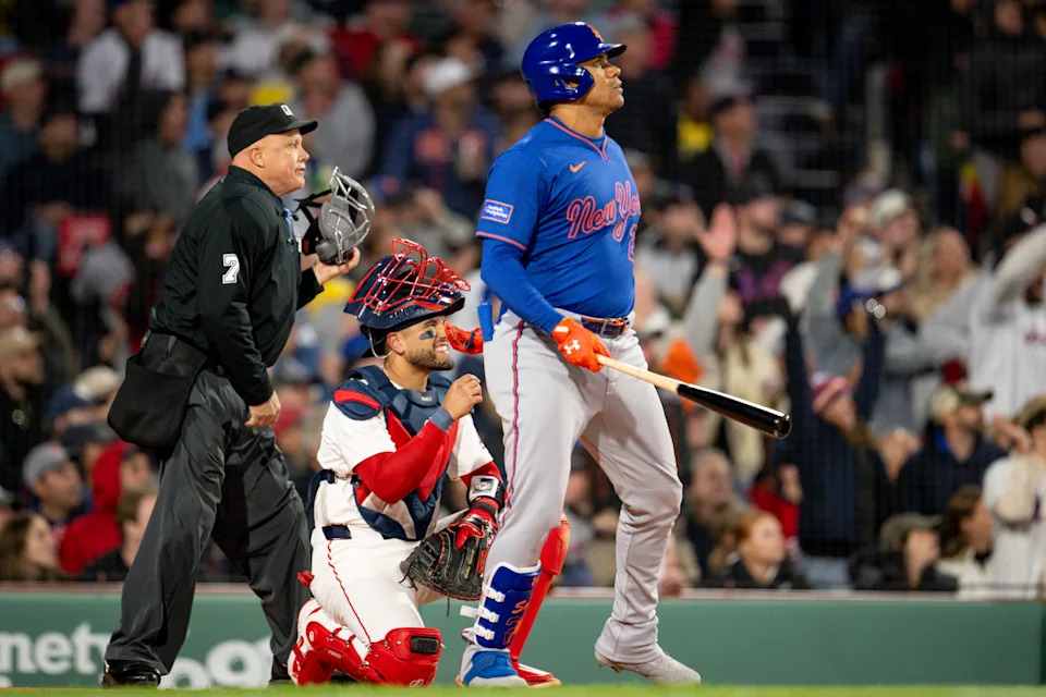 Juan Soto’s Unexpected Comeback to Hustle Critics Sparks Heated Debate After Green Monster Blast