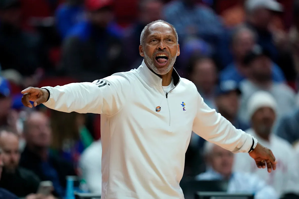 Legendary Coach Norm Roberts Steps Away from College Basketball—What’s Next for the Sidelines’ Quiet Architect?