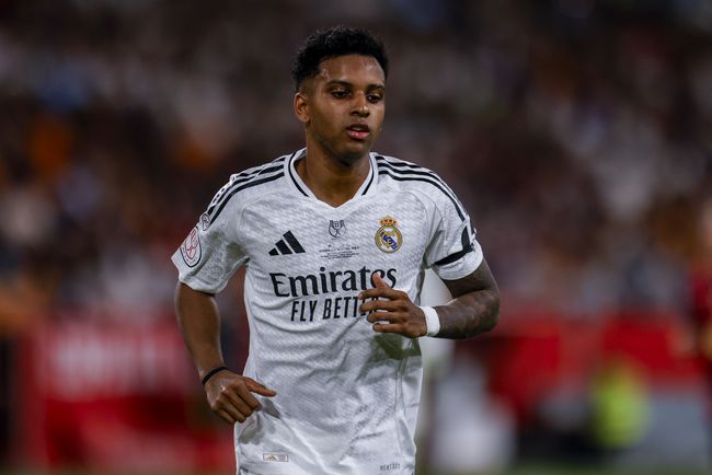 Man United Legend Drops Shocking Truth on Squad’s Europa League Fate — Summer Transfers Hang in the Balance