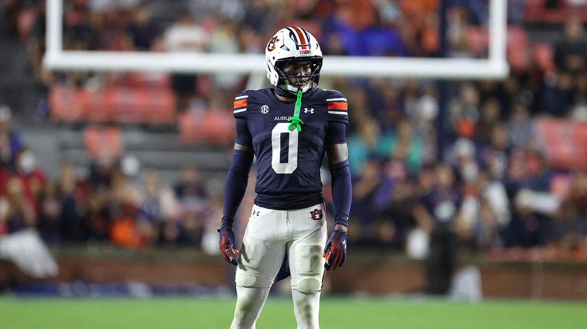 Miami Football Pulls Off Stunning Transfer Coup, Stealing Auburn Star Away from Houston—What’s Behind the Move?