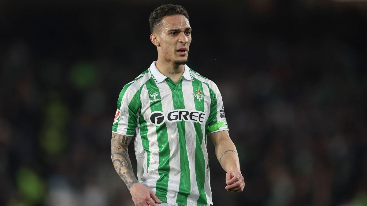 Pellegrini Reveals Shocking Reason Behind Antony’s Fiery Return from Man Utd Ahead of Chelsea Showdown