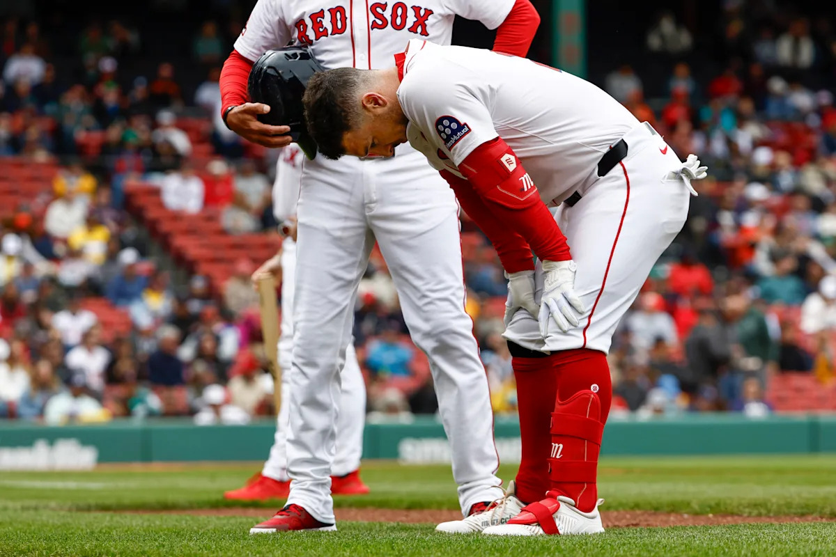 Star Red Sox Third Baseman Alex Bregman’s Sudden Exit Sparks Injury Alarm in Dominant Win Over Orioles