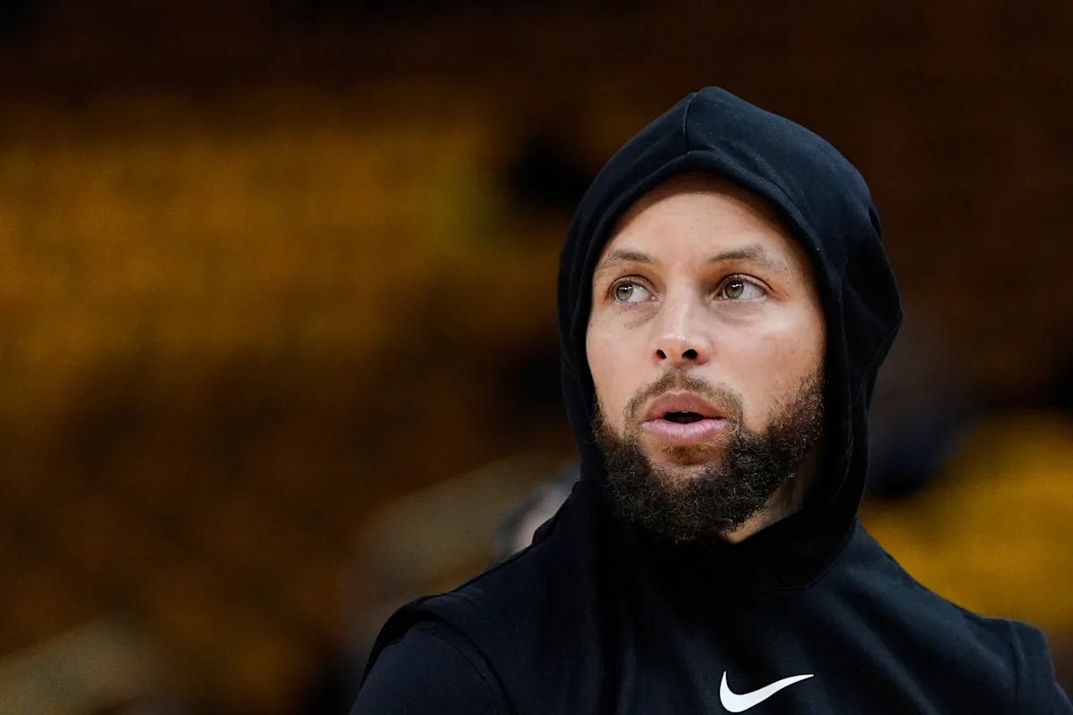 Steph Curry’s Return Timeline Remains a Mystery: What’s Next After His Hamstring Setback?