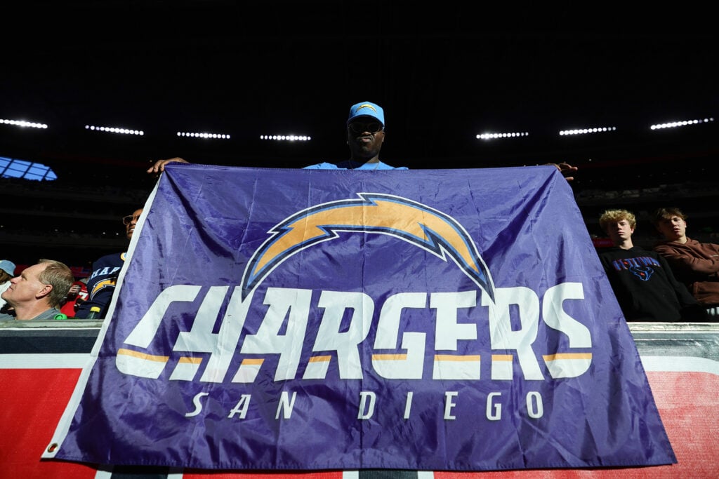 Chargers Secure Future with Surprise Extension of Defensive Star – What It Means for the Season