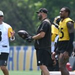 Inside Steelers Receivers Coach Zach Azzanni’s Surprising Connection with Aaron Rodgers That Could Change Everything