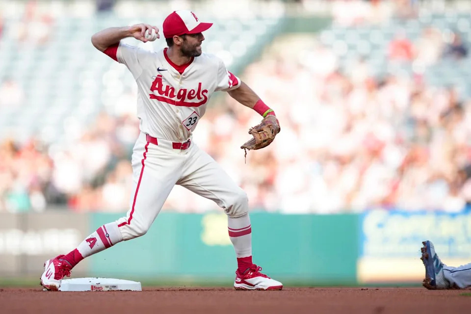 Kyle Hendricks’ Milestone Win and Chris Taylor’s Surprise Performance Ignite Thrilling Angels Triumph