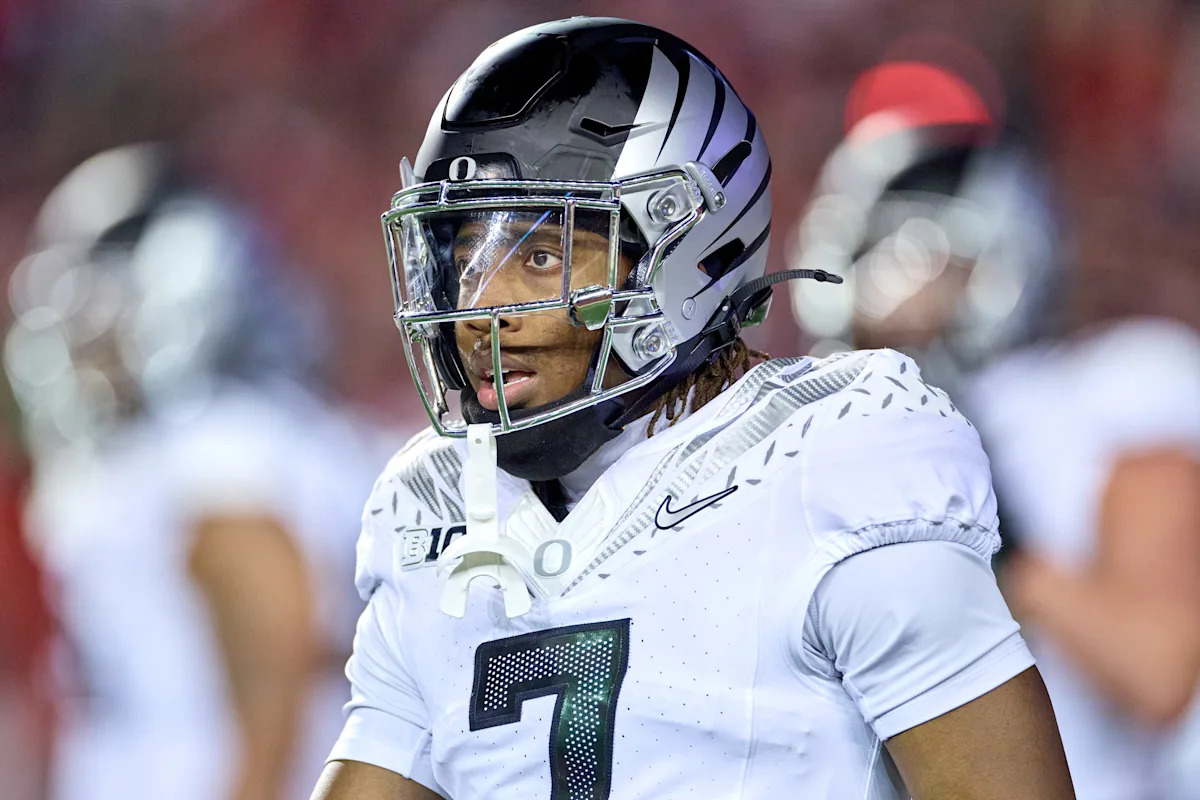 Oregon’s Star WR Evan Stewart Faces Uncertain Future After Devastating Knee Injury